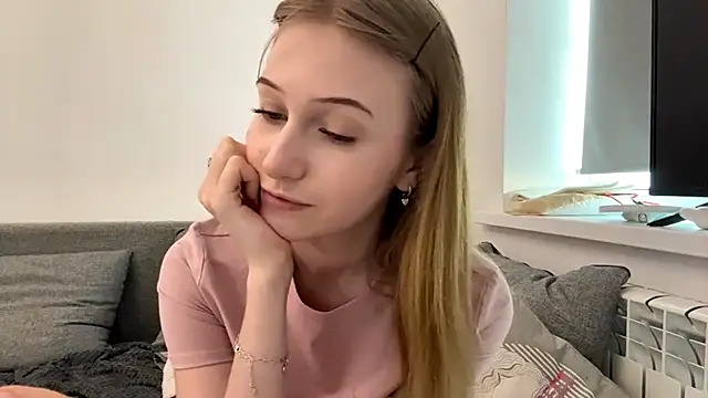 KatrineDrea online show from April 17, 2026, 3:04 pm