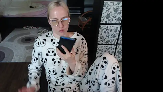 Snapshot of Sweet_hot_shrmp chatting on May 10, 2026, 8:30 am Sweet hot shrmp online show from May 10, 2026, 8:30 am
