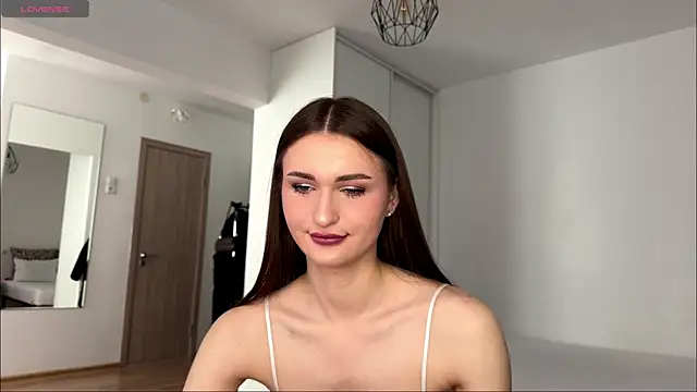 HallieHollo online show from May 28, 2026, 11:07 am