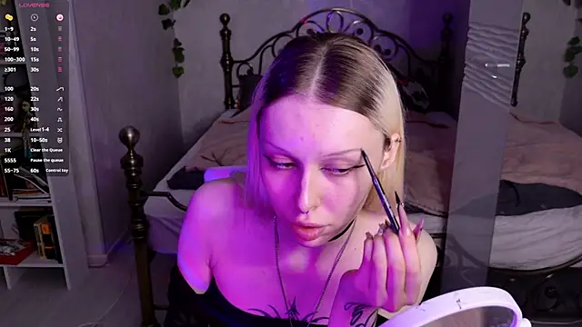 ghost girly online show from May 12, 2026, 8:28 pm