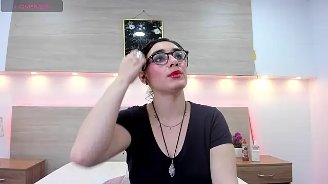 Snapshot of Ellaa_honey chatting on April 15, 2026, 7:58 pm Ellaa honey online show from April 15, 2026, 7:58 pm