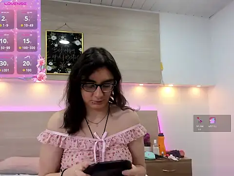 Snapshot of Ellaa_honey chatting on April 20, 2026, 1:14 pm Ellaa honey online show from April 20, 2026, 1:14 pm