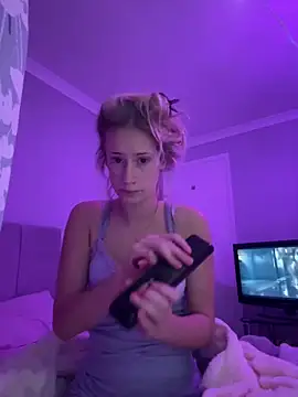 Goldenfairy online show from April 15, 2026, 8:53 pm