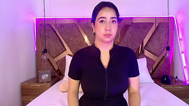 Snapshot of bella_swwan_ chatting on June 13, 2026, 8:40 pm bella swwan online show from June 13, 2026, 8:40 pm