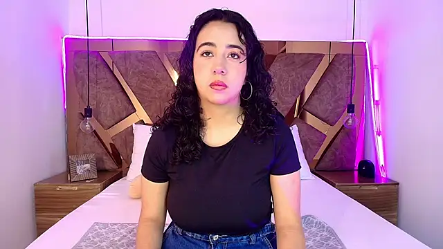 Snapshot of bella_swwan_ chatting on June 24, 2026, 1:32 pm bella swwan online show from June 24, 2026, 1:32 pm