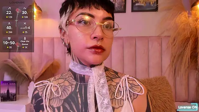 Luana fiore online show from April 14, 2026, 12:22 pm
