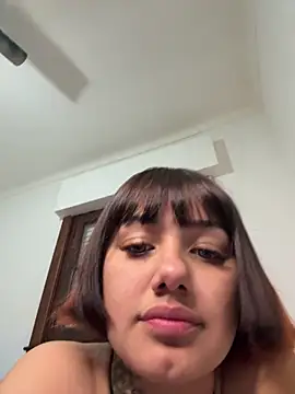 Abrildqquino online show from May 15, 2026, 11:56 pm