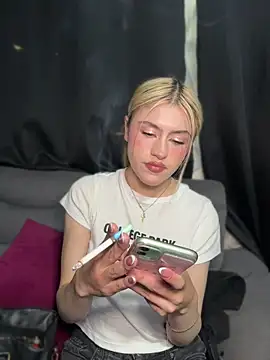 Snapshot of Lia_fire chatting on April 19, 2026, 2:55 am Lia fire online show from April 19, 2026, 2:55 am