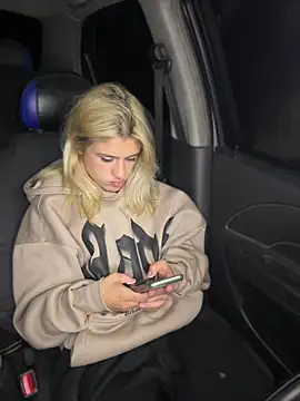 Snapshot of Lia_fire chatting on May 3, 2026, 9:48 am Lia fire online show from May 3, 2026, 9:48 am