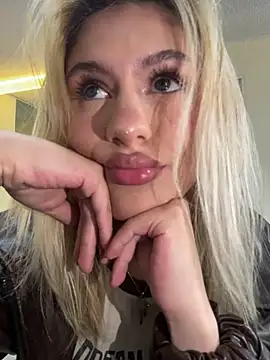 Snapshot of Lia_fire chatting on May 20, 2026, 6:36 pm Lia fire online show from May 20, 2026, 6:36 pm