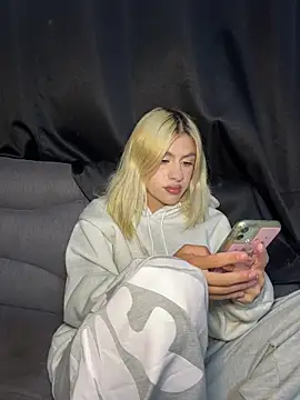 Snapshot of Lia_fire chatting on May 28, 2026, 2:31 am Lia fire online show from May 28, 2026, 2:31 am