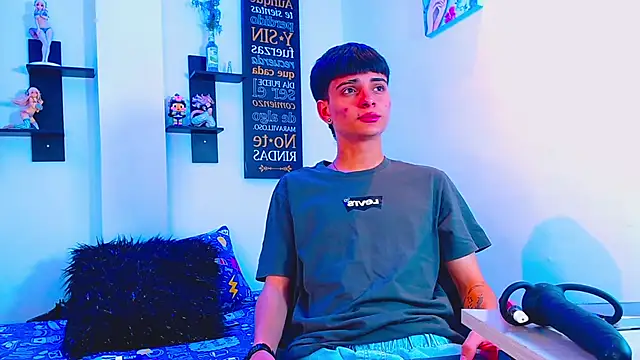 milo hot  online show from April 10, 2026, 10:58 pm