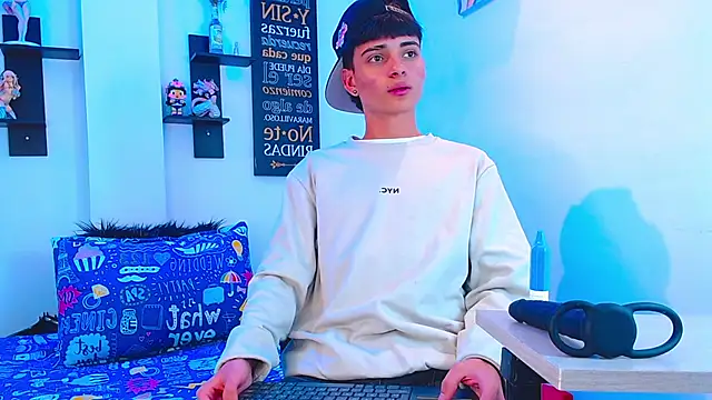 milo hot  online show from April 13, 2026, 9:31 pm