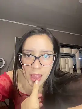 Snapshot of kimhurtado chatting on April 1, 2026, 12:11 am kimhurtado online show from April 1, 2026, 12:11 am