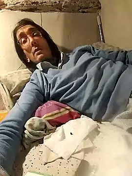 Snapshot of Polroom02 chatting on April 15, 2026, 12:39 am Polroom02 online show from April 15, 2026, 12:39 am