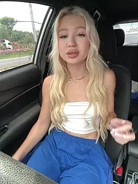 Kiss Auroraa online show from April 10, 2026, 4:50 am