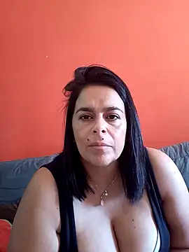 lucianamorocha online show from May 11, 2026, 4:04 pm
