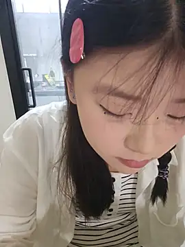 mianmian-666 online show from May 17, 2026, 1:51 pm