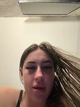 Snapshot of Chloewhiteex chatting on April 10, 2026, 11:42 pm Chloewhiteex online show from April 10, 2026, 11:42 pm