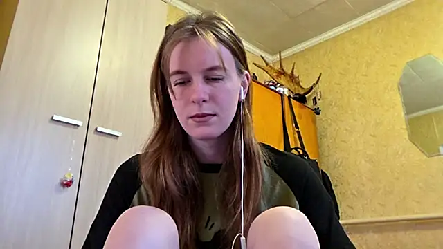 DonnaKuc online show from April 22, 2026, 6:16 am