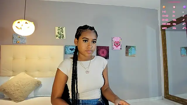 Melaniaa Roussee online show from May 11, 2026, 2:17 am