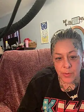 Kitty bang online show from April 15, 2026, 7:21 pm