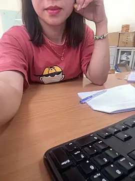 -LyLy24 online show from April 4, 2026, 4:22 am