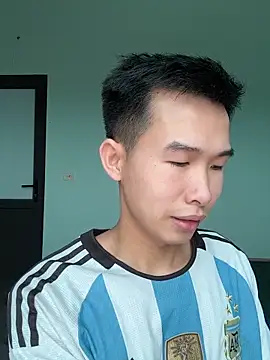 tuanhip online show from April 5, 2026, 3:04 am