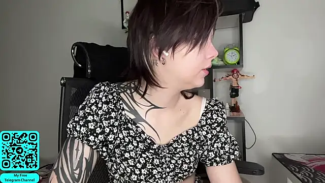 MadalynNosel online show from July 12, 2026, 7:10 am