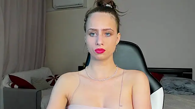 Snapshot of LoveBettie chatting on July 10, 2026, 2:52 pm LoveBettie online show from July 10, 2026, 2:52 pm