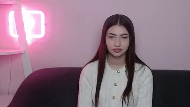 RebeccaMosc online show from April 7, 2026, 5:52 am