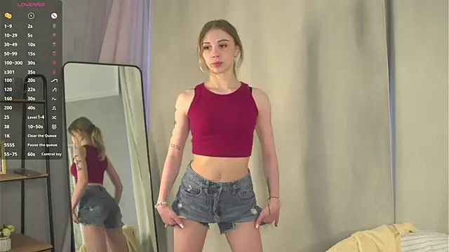 AubreyHoltry online show from May 17, 2026, 11:06 am