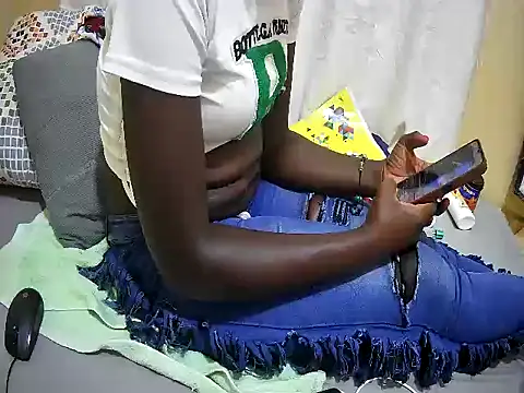 Snapshot of Hotbunny44 chatting on April 3, 2026, 7:12 pm Hotbunny44 online show from April 3, 2026, 7:12 pm