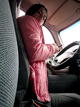 Lesli 26 online show from April 7, 2026, 3:12 pm