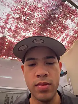 Snapshot of Mr_Yonder chatting on April 2, 2026, 12:47 pm Mr Yonder online show from April 2, 2026, 12:47 pm