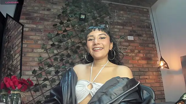 Hanna Clark   online show from May 15, 2026, 2:46 pm