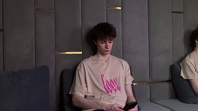 EdwardHogan online show from April 5, 2026, 9:01 pm