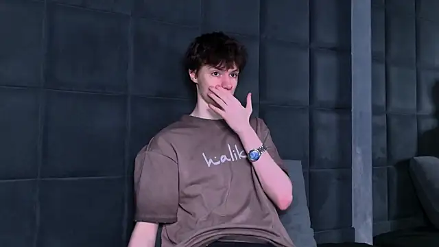 EdwardHogan online show from April 7, 2026, 4:29 pm