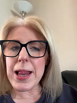 Laylaskyexx online show from April 7, 2026, 10:15 am