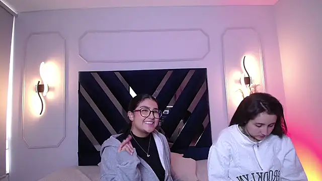 Elisa n Emma online show from April 13, 2026, 1:16 pm