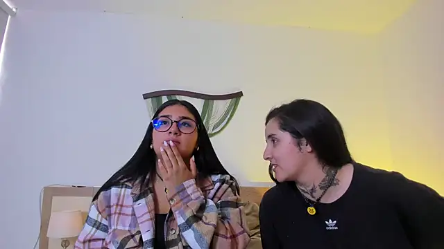 Elisa n Emma online show from April 20, 2026, 7:26 pm