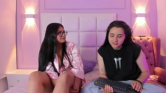 Elisa n Emma online show from April 22, 2026, 5:47 pm