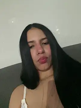 Snapshot of IsabelaRivers chatting on May 14, 2026, 3:35 am IsabelaRivers online show from May 14, 2026, 3:35 am