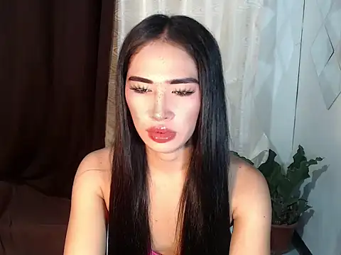 urasiankylie online show from May 18, 2026, 6:03 pm