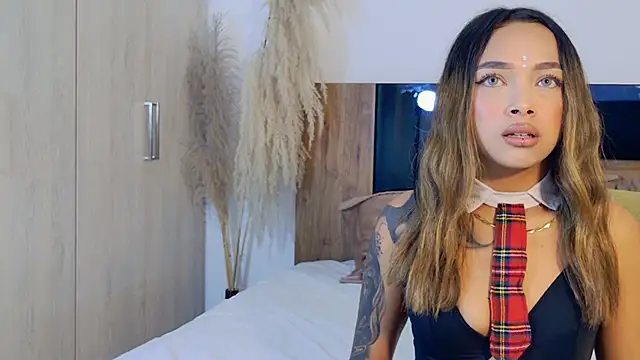 LaraBelmon online show from May 27, 2026, 1:57 am