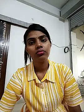 Snapshot of your_darling577 chatting on April 4, 2026, 8:23 am your darling577 online show from April 4, 2026, 8:23 am