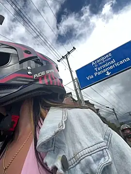 Snapshot of RebecaXoXo_ chatting on April 16, 2026, 7:58 pm RebecaXoXo online show from April 16, 2026, 7:58 pm