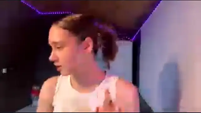 Snapshot of CoreenGau chatting on April 15, 2026, 11:17 am CoreenGau online show from April 15, 2026, 11:17 am