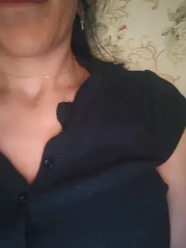 Snapshot of sara_41 chatting on June 17, 2026, 5:03 pm sara 41 online show from June 17, 2026, 5:03 pm