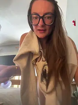 Snapshot of MiaLovesxxx chatting on April 29, 2026, 10:08 am MiaLovesxxx online show from April 29, 2026, 10:08 am